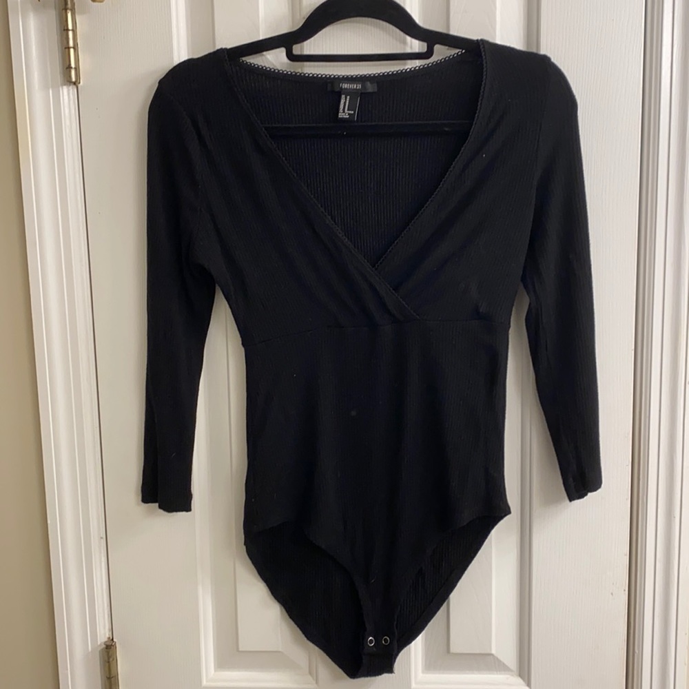 3/4 quarter length black v neck bodysuit